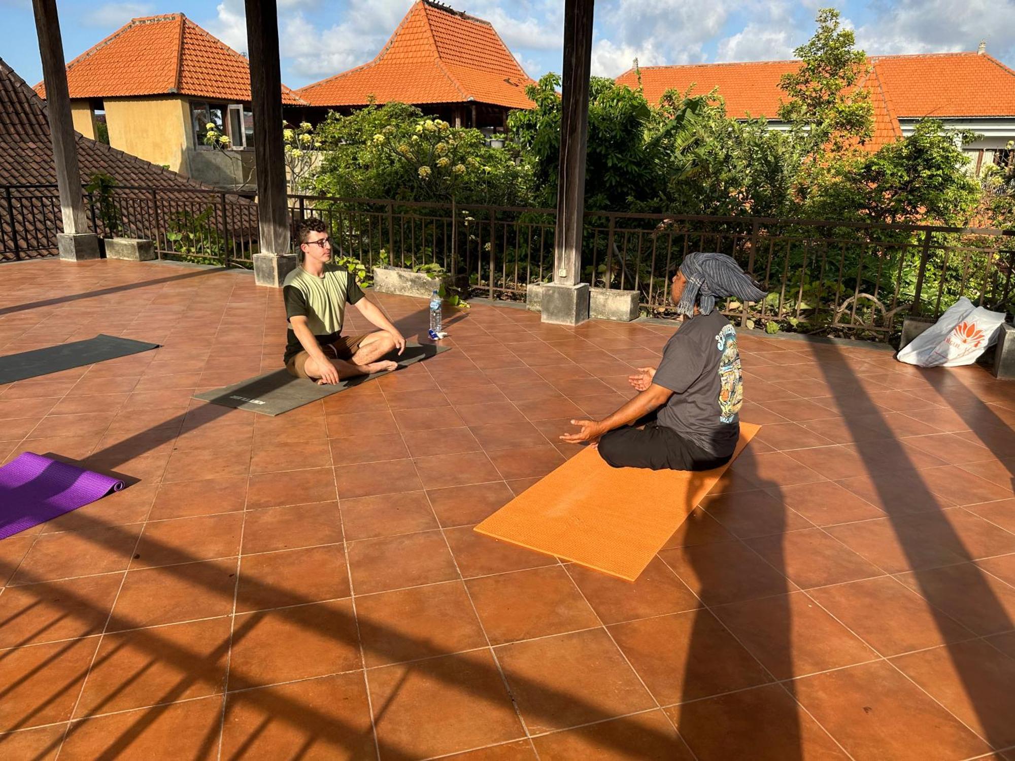 ドゥーマー レジデンス アンド ホステル サヌール エクステリア 写真